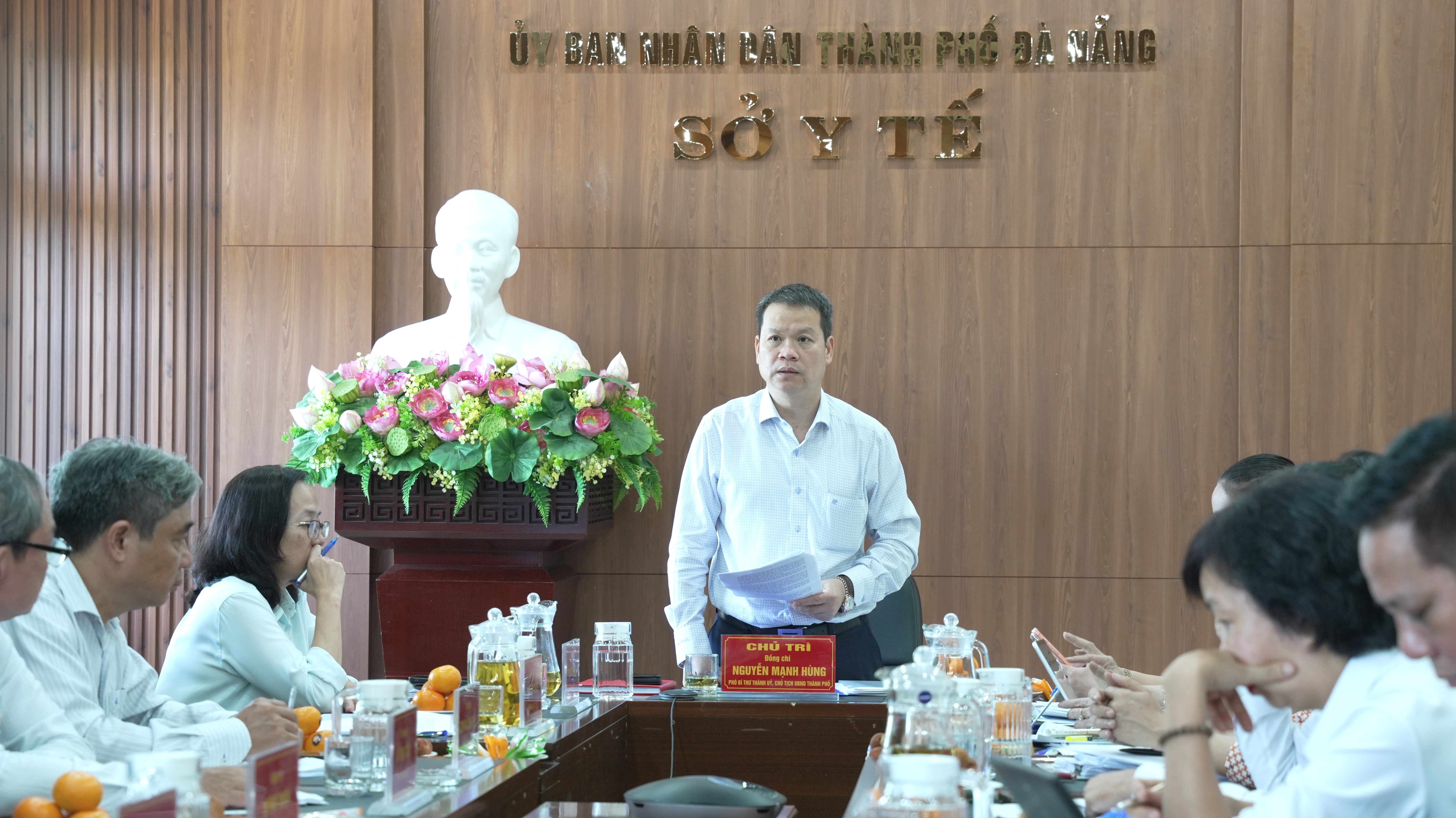 CHỦ TỊCH UBND THÀNH PHỐ ĐÀ NẴNG LÀM VIỆC VỚI SỞ Y TẾ VỀ TRIỂN KHAI CÁC NHIỆM VỤ TRỌNG TÂM NGÀNH Y TẾ